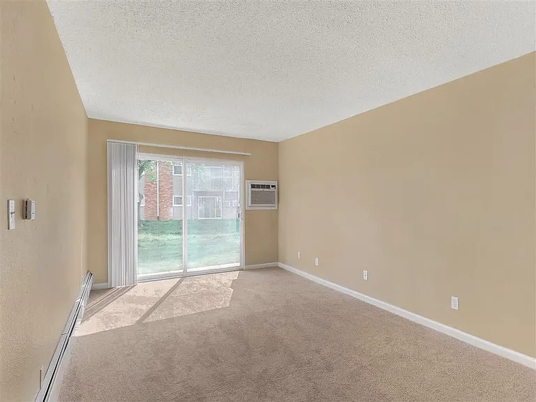 Oak Valley Apartments — Photo 38