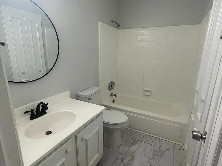 4816 Spring Lake Dr #F — Photo 11