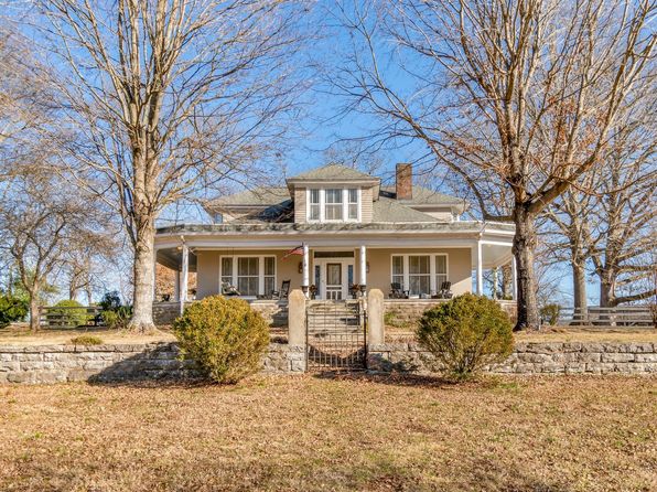 320 N Main St, Cornersville, TN 37047