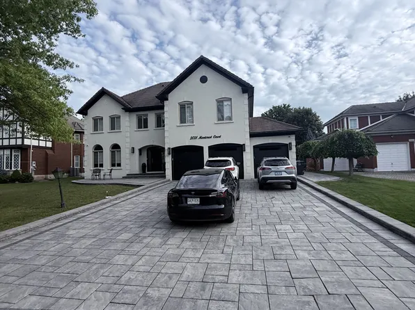 2038 Montcrest Ct, Mississauga, ON L5M 4Y2