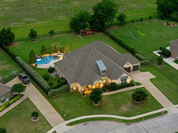 216 McCrummen Ln, Heath, TX 75032