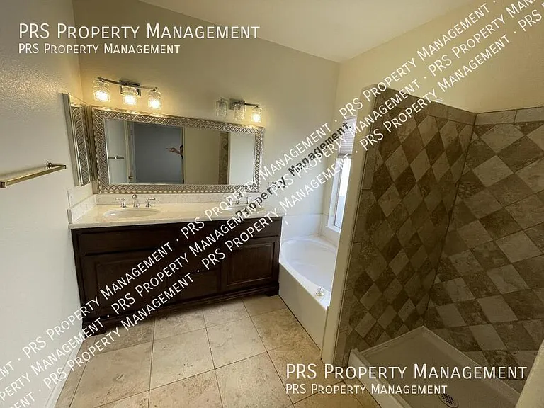 629 S Oak St — Photo 13