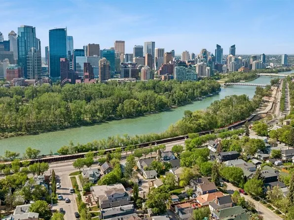 512 W Memorial Dr NW, Calgary, AB T2N 3C4
