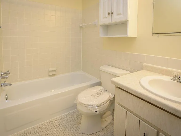 Silver Oaks Court Apartments — Photo 23