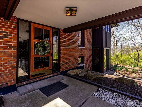 3rd image of 210 Beechpoint Dr