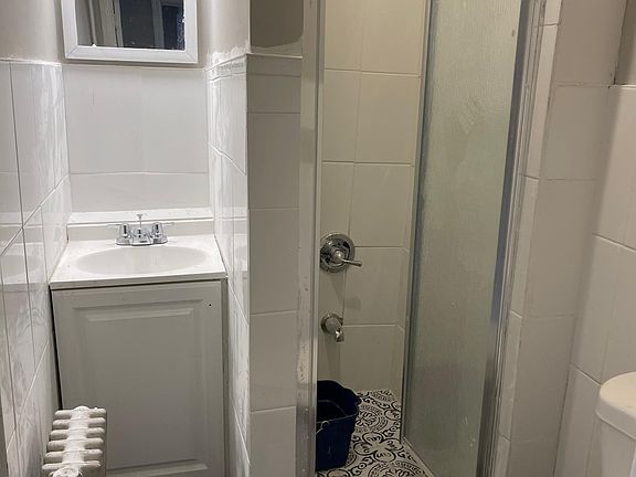2nd image of 122 Lake St