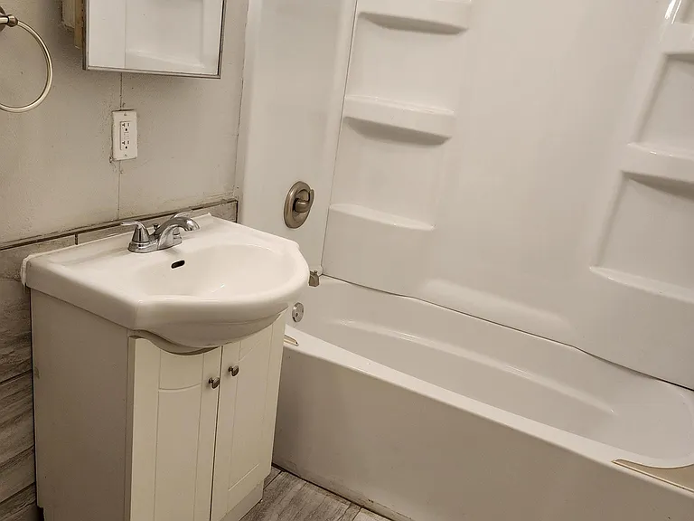 124 W 13th St #2 — Photo 5