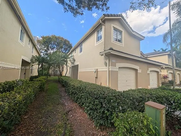 2143 Hacienda Ter #Townhouse 2143 — Photo 1