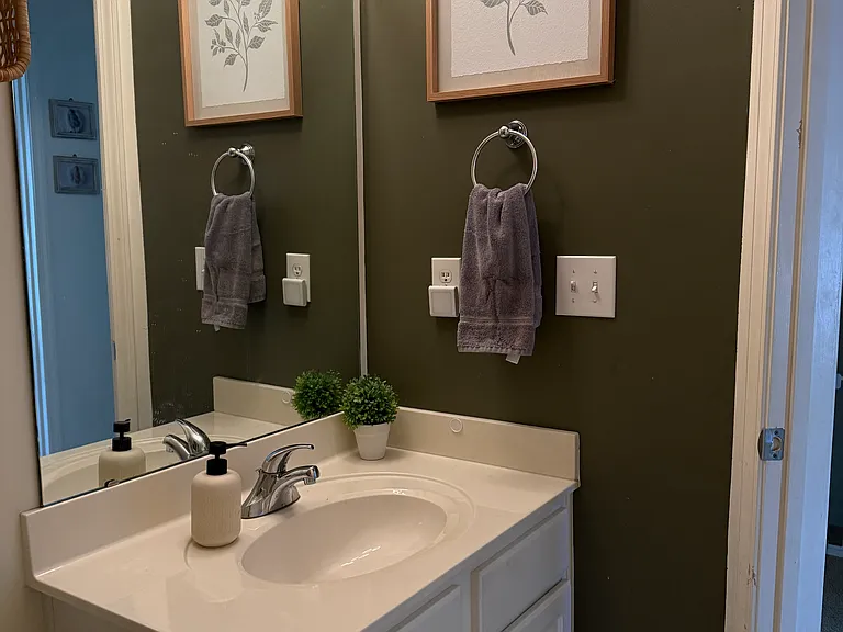 2nd bathroom upstairs