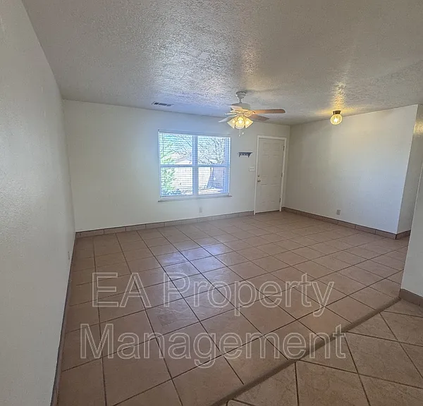 1702 Halo Cir SE — Photo 5