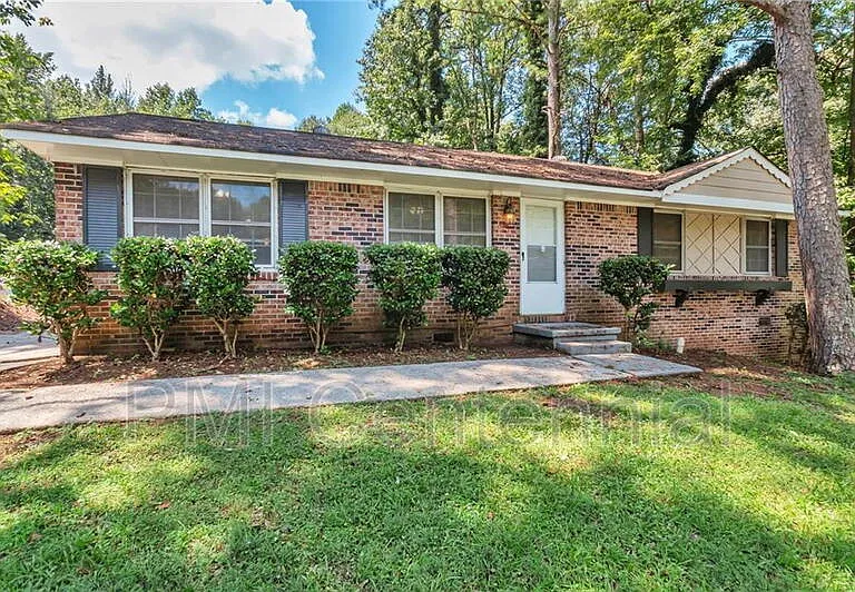 484 Evergreen Dr — Photo 1