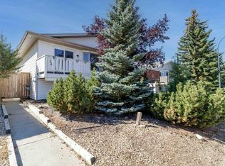 33 N Eggleton St, Red Deer, AB T4R 2L2