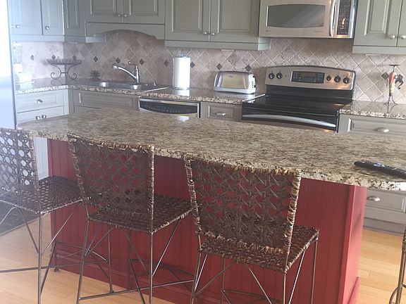 granite island/kitchen