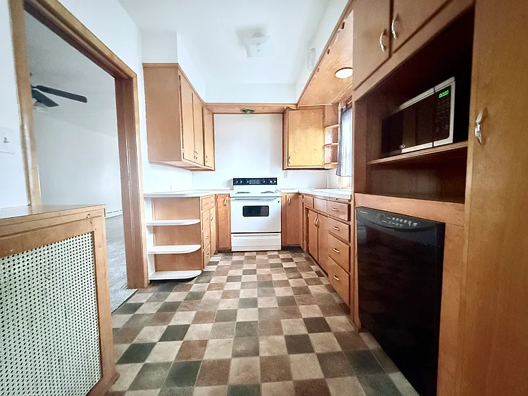 601 Clark St — Photo 14