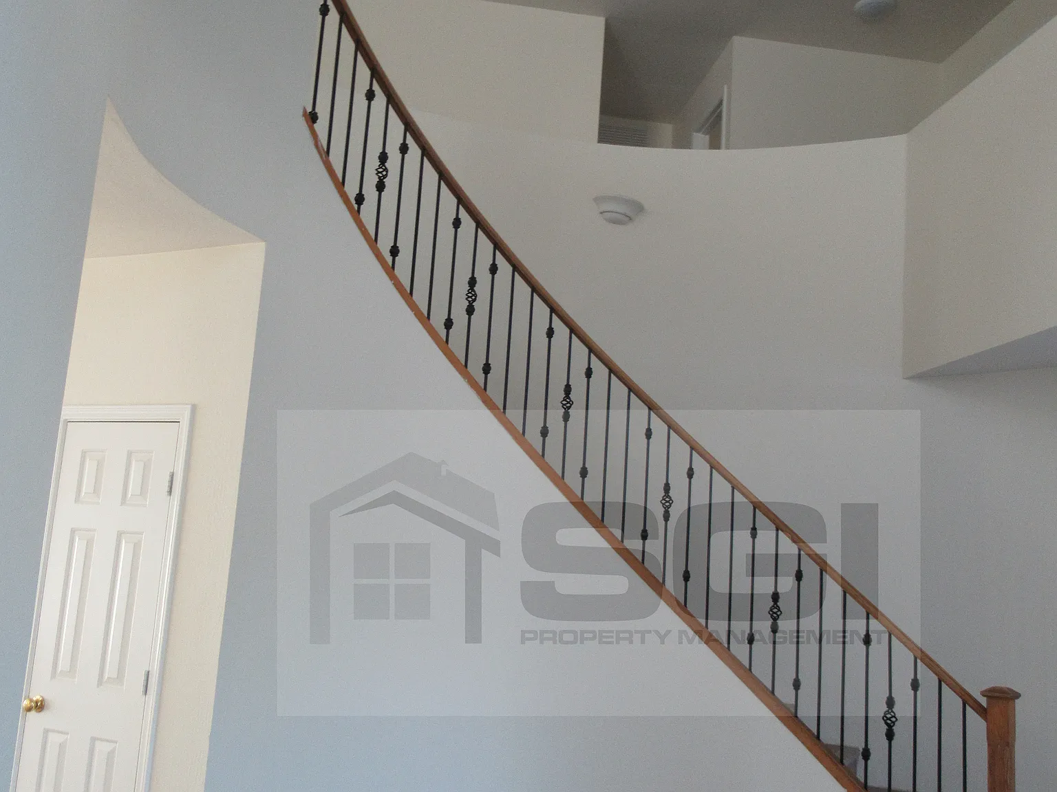 Vinyl Wood Flooring Throughout! — Photo 4
