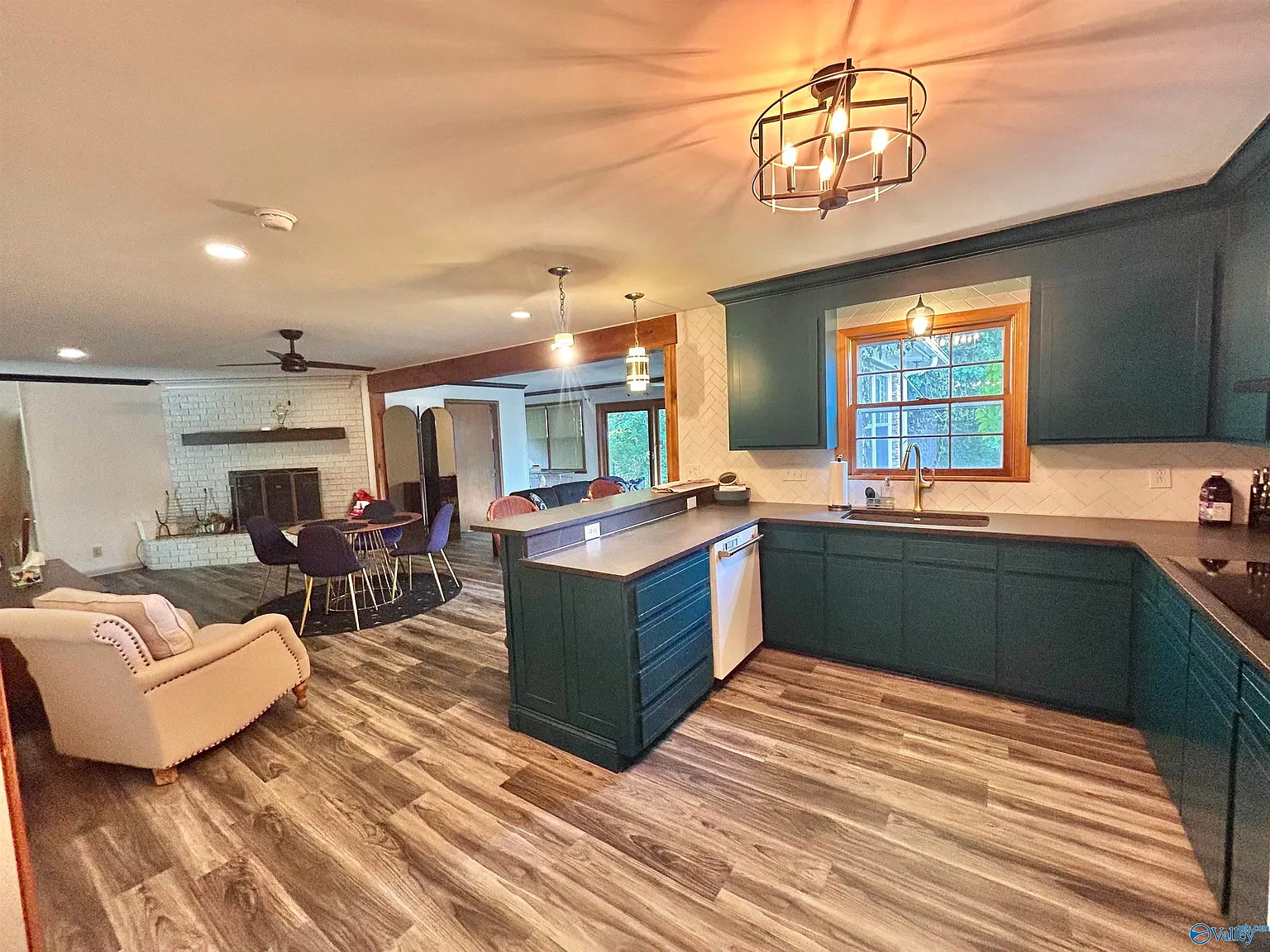 3 bed, 3.5 bath, 2431 sqft, $2,500 — Photo 3