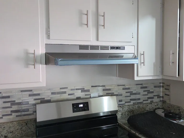 ALL NEW APPLIANCES AND GRANITE COUNTERS