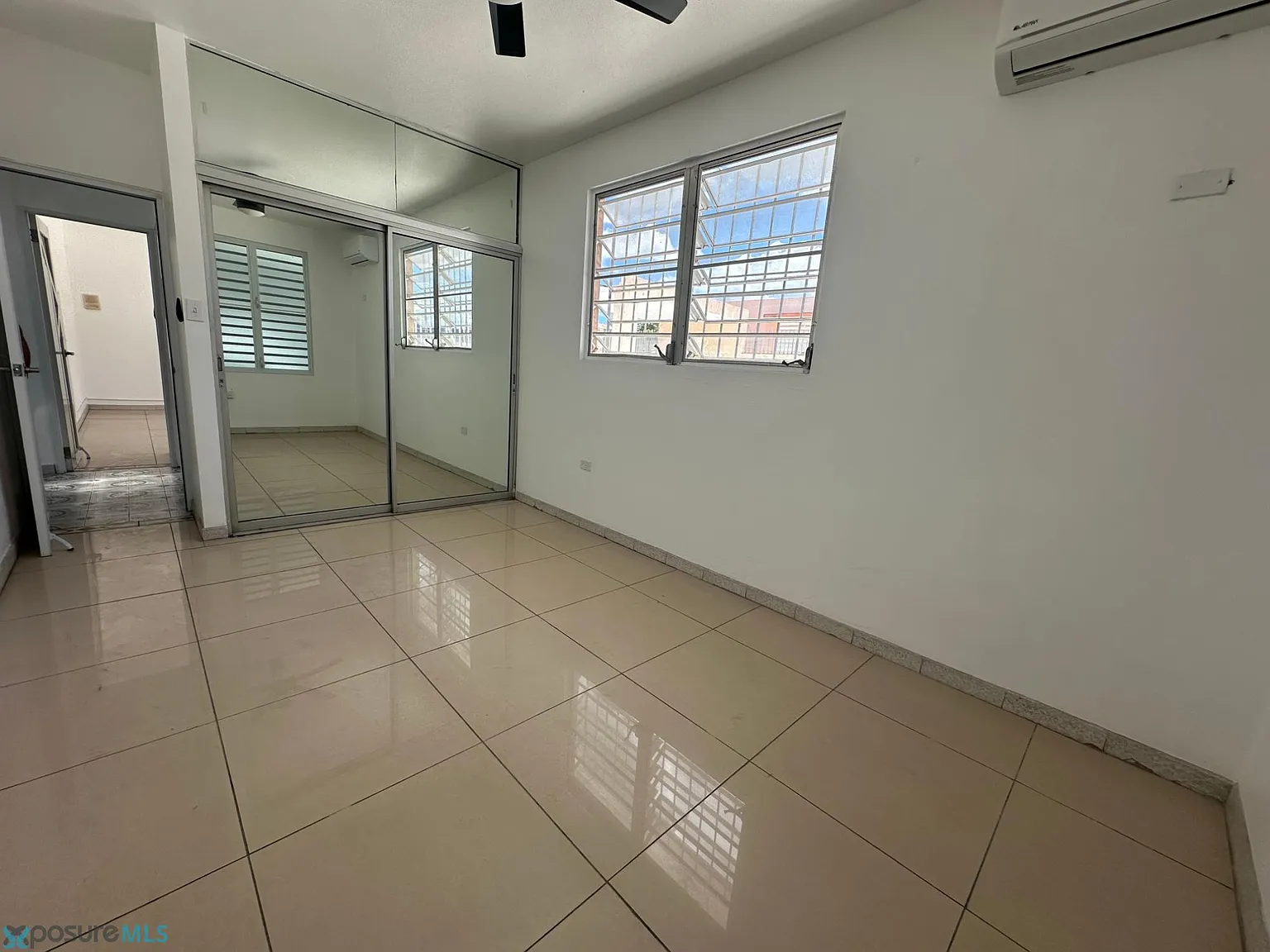 3 bed, 1.0 bath, 1200 sqft, $1,000 — Photo 4