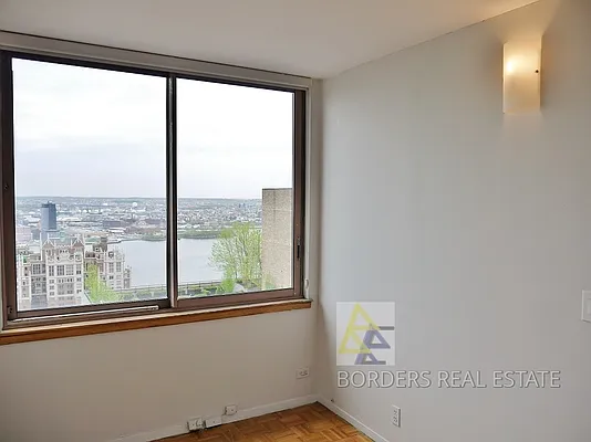 Rented by Borders Real Estate | media 21