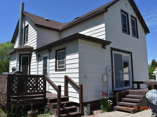 358 3rd St NE, Garrison, ND 58540