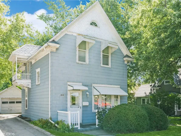 606 E 1st St, Pella, IA 50219