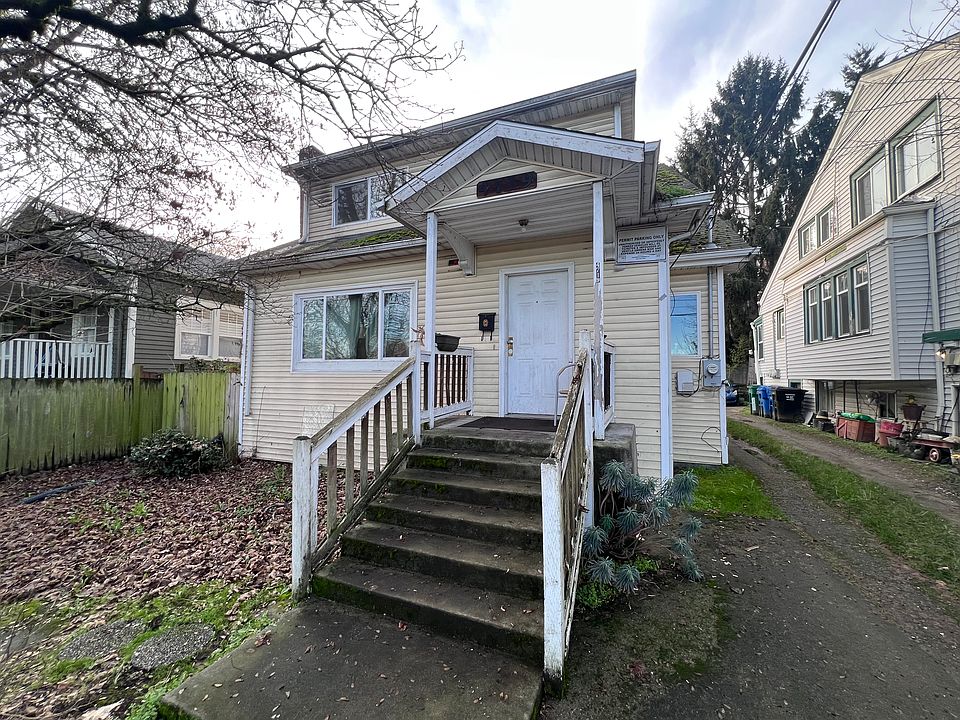 1st image of 4719 5th Ave NE #5