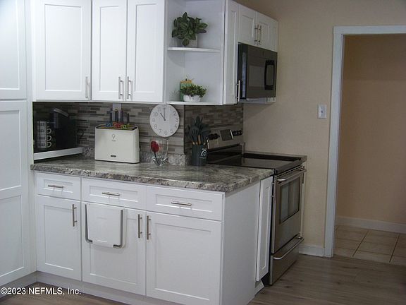 2nd image of 209 ST JOHNS Avenue