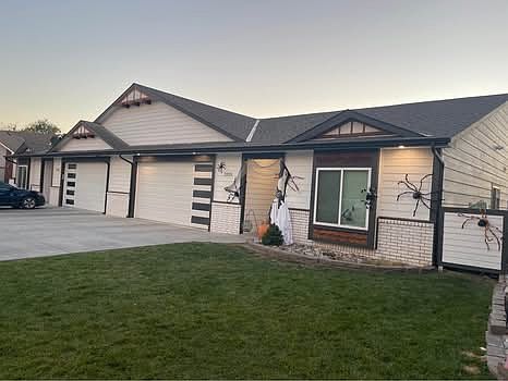 New Townhome located behind New Market Square, in the Maize School District.