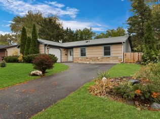 380 Old Mill Grove Rd, Lake Zurich, IL 60047