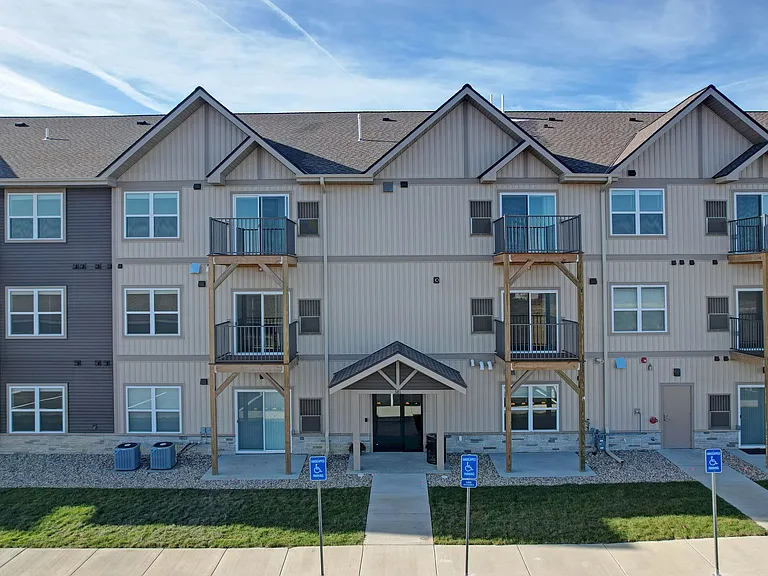 The Heights I - Apartments — Photo 7