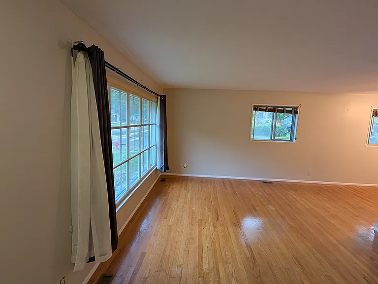 2734 Hampshire Rd — Photo 5
