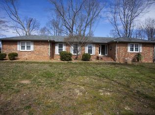 100 Crosslake Dr, Tullahoma, TN 37388