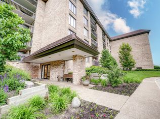1621 Mission Hills Rd APT 108, Northbrook, IL 60062
