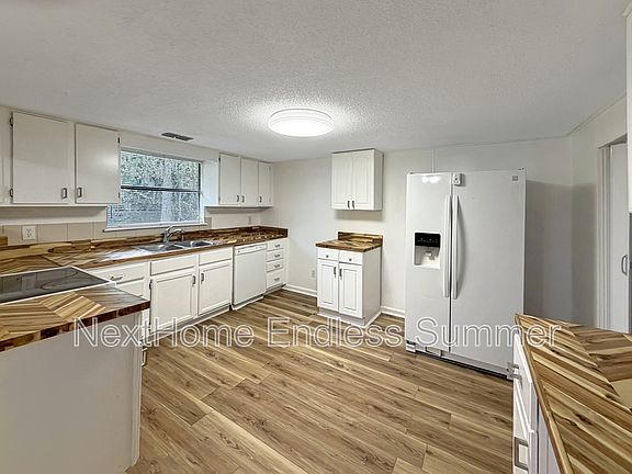 4th image of 9738 Eisenhower Rd