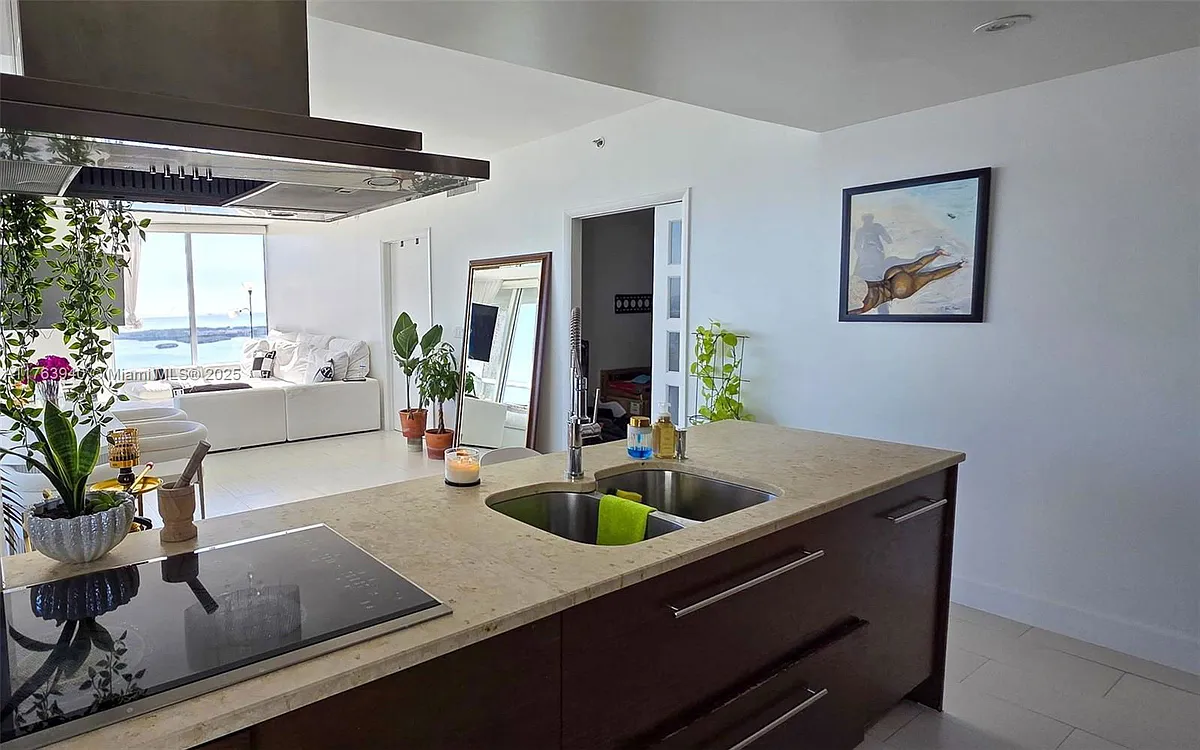 Building Photo - 495 Brickell Ave #5102