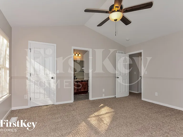 212 Royallmanor Ln — Photo 8