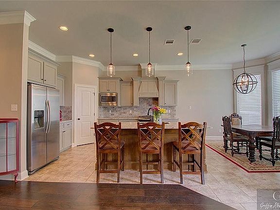 3rd image of 112 Saint Andrews Ln