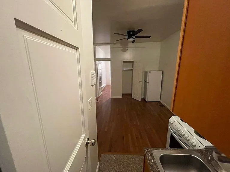 103 Allen St #2 — Photo 3