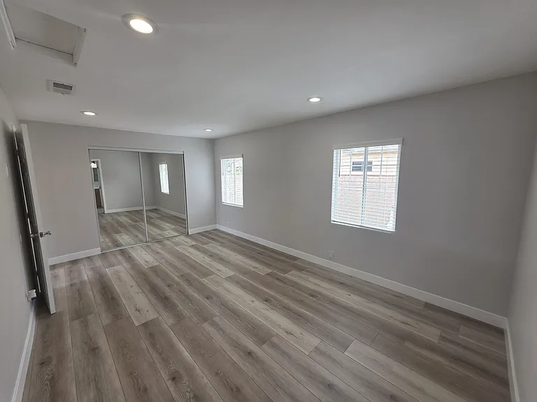 10303 Arminta St — Photo 11