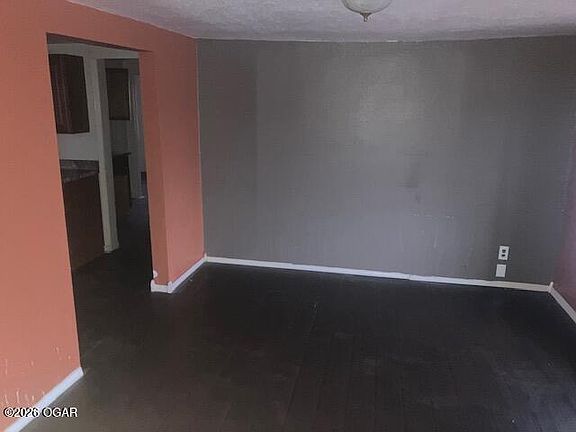 5th image of 501 E 7th St
