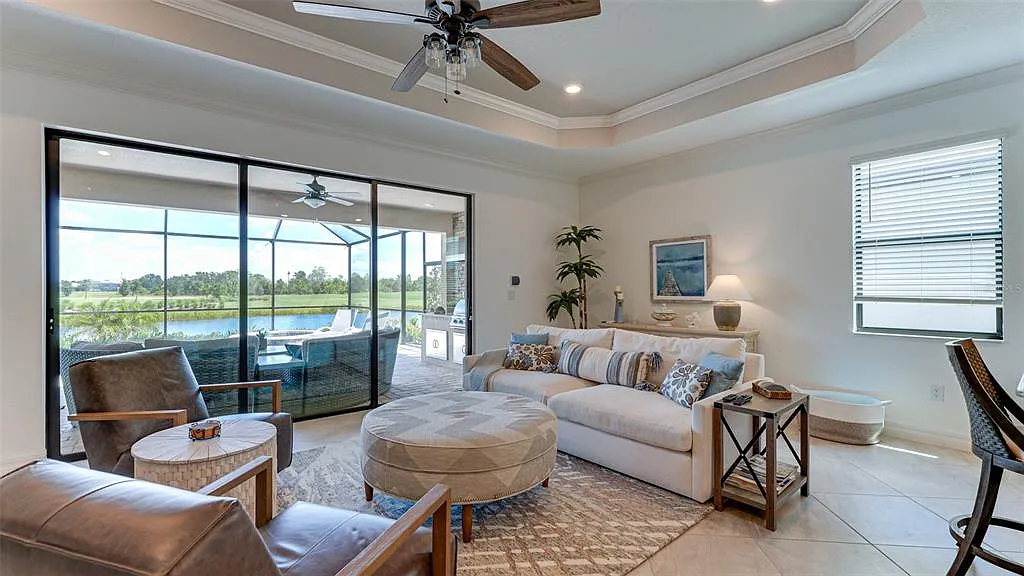 4 bed, 2.0 bath, 2246 sqft, $6,800 — Photo 4