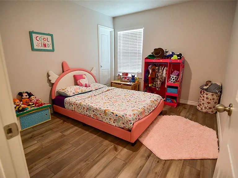 1154 Carnaby St — Photo 3
