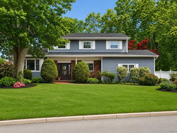 29 Alister Circle, East Northport, NY 11731