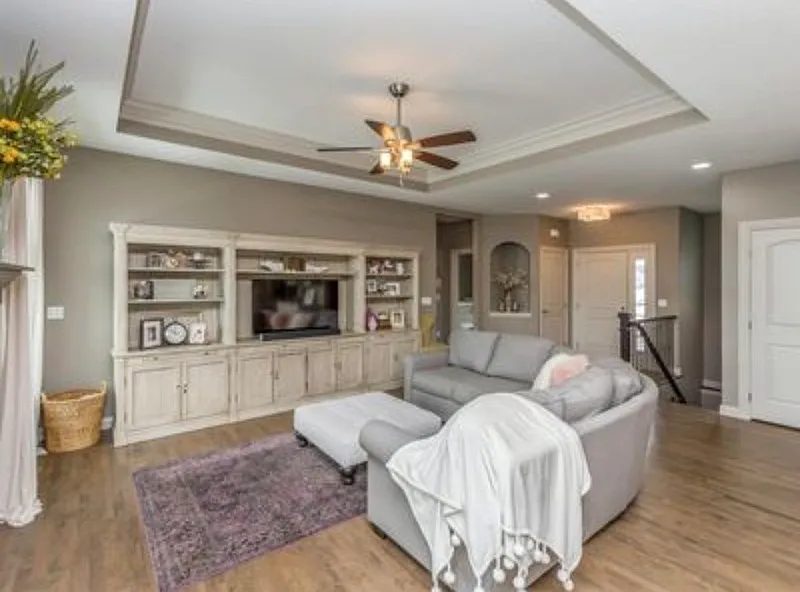 5 bed, 3.0 bath, 2780 sqft, $3,800 — Photo 3