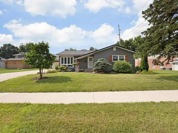 1217 7th St, De Witt, IA 52742