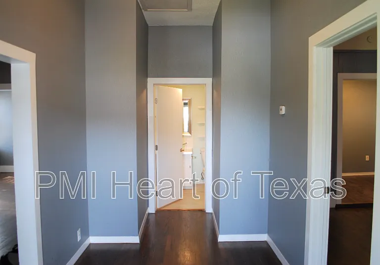 2317 E 2nd St — Photo 28