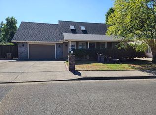 843 Chateau Meadows Dr, Eugene, OR