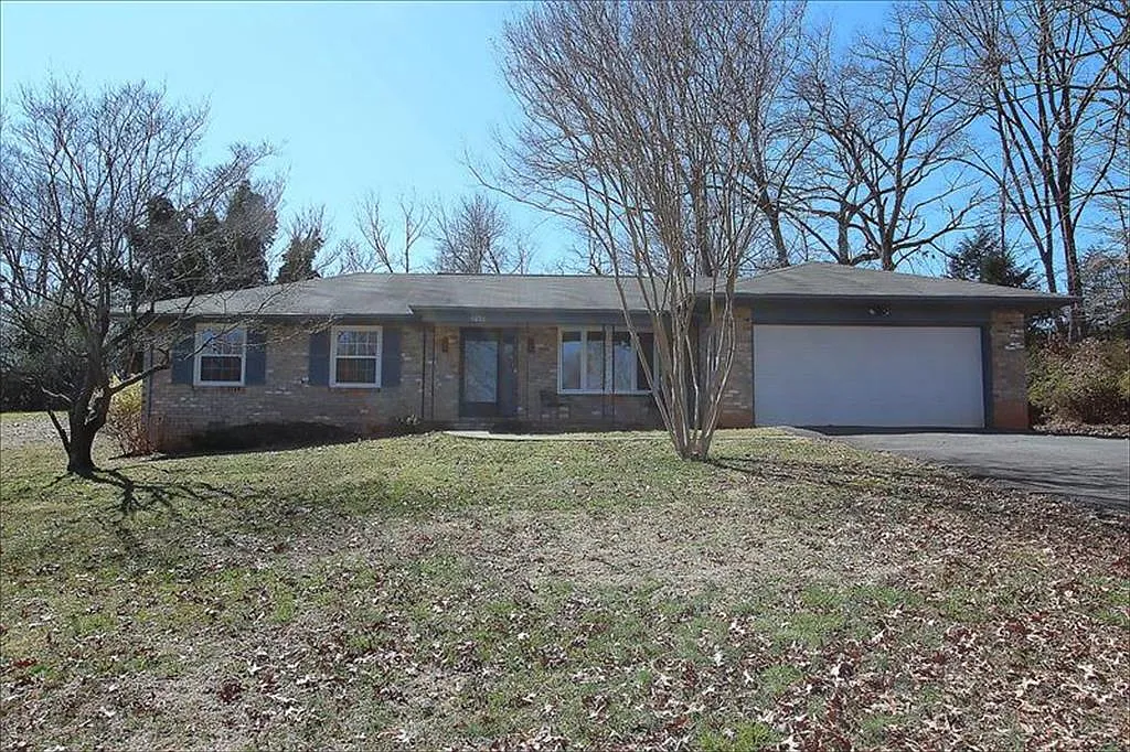 4230 Viewmont Rd photo 1