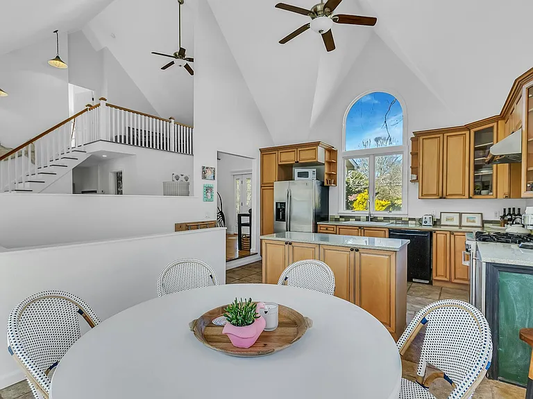 6 Nidzyn Ave — Photo 12
