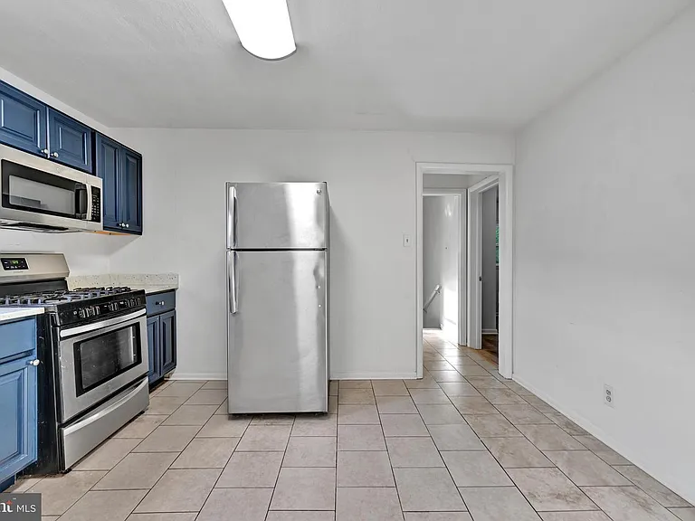 811 E Seagrove Rd #B — Photo 4